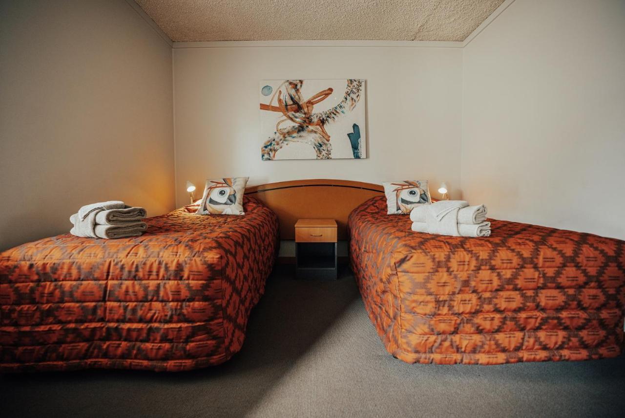 Seasons Hotel Newman Zewnętrze zdjęcie